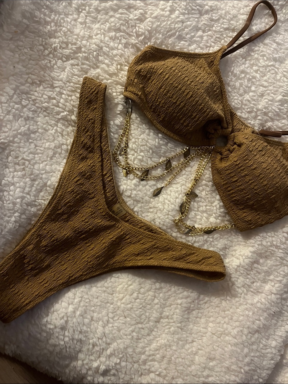 Brown Knit Two-Piece Bikini Set with Gold Chain Detail - Picture 4 of 5